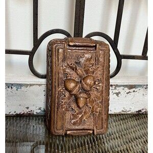 Vintage 1945-1955 Syroco Wood Carved Acorn Cigarette Box Made in USA